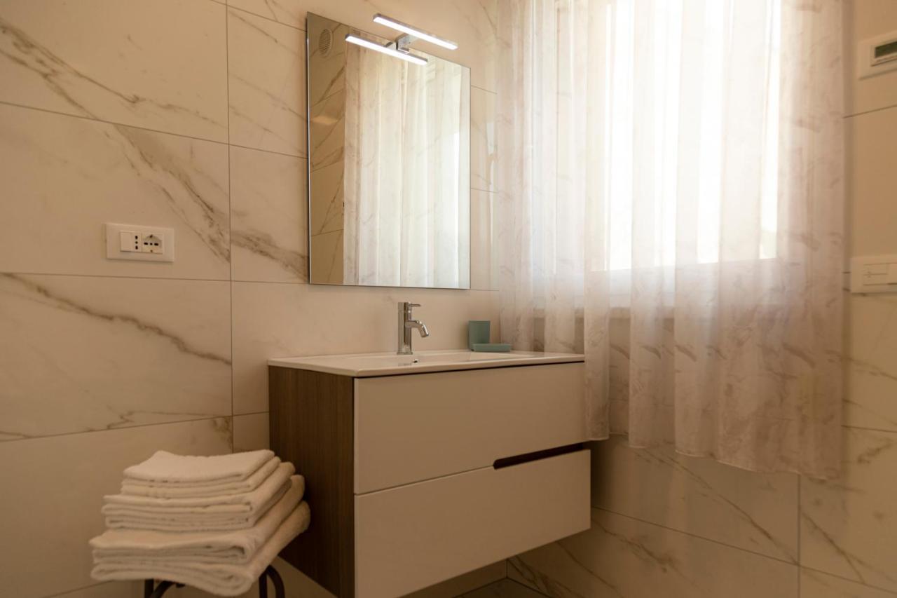 Holiday Apartments Giulia - Blue بياتراموراتا المظهر الخارجي الصورة