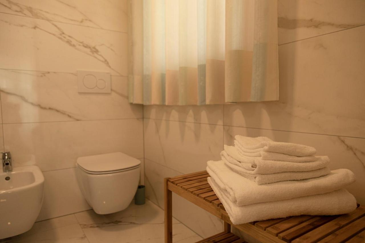 Holiday Apartments Giulia - Blue بياتراموراتا المظهر الخارجي الصورة