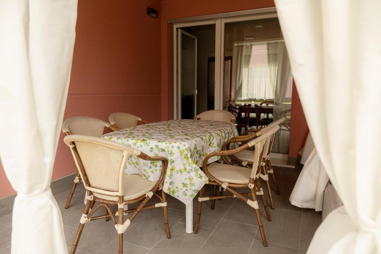 Holiday Apartments Giulia - Blue بياتراموراتا المظهر الخارجي الصورة